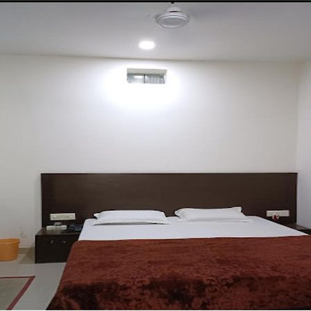 Supreme Guest House By Wb Inn Agra  Bagian luar foto