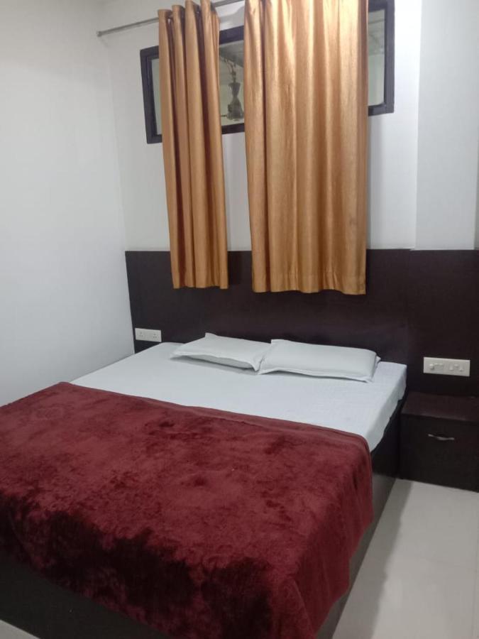 Supreme Guest House By Wb Inn Agra  Bagian luar foto