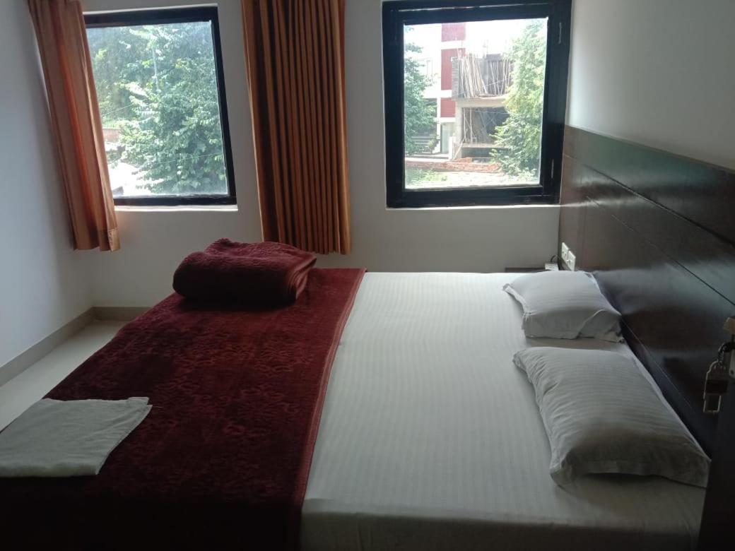 Supreme Guest House By Wb Inn Agra  Bagian luar foto