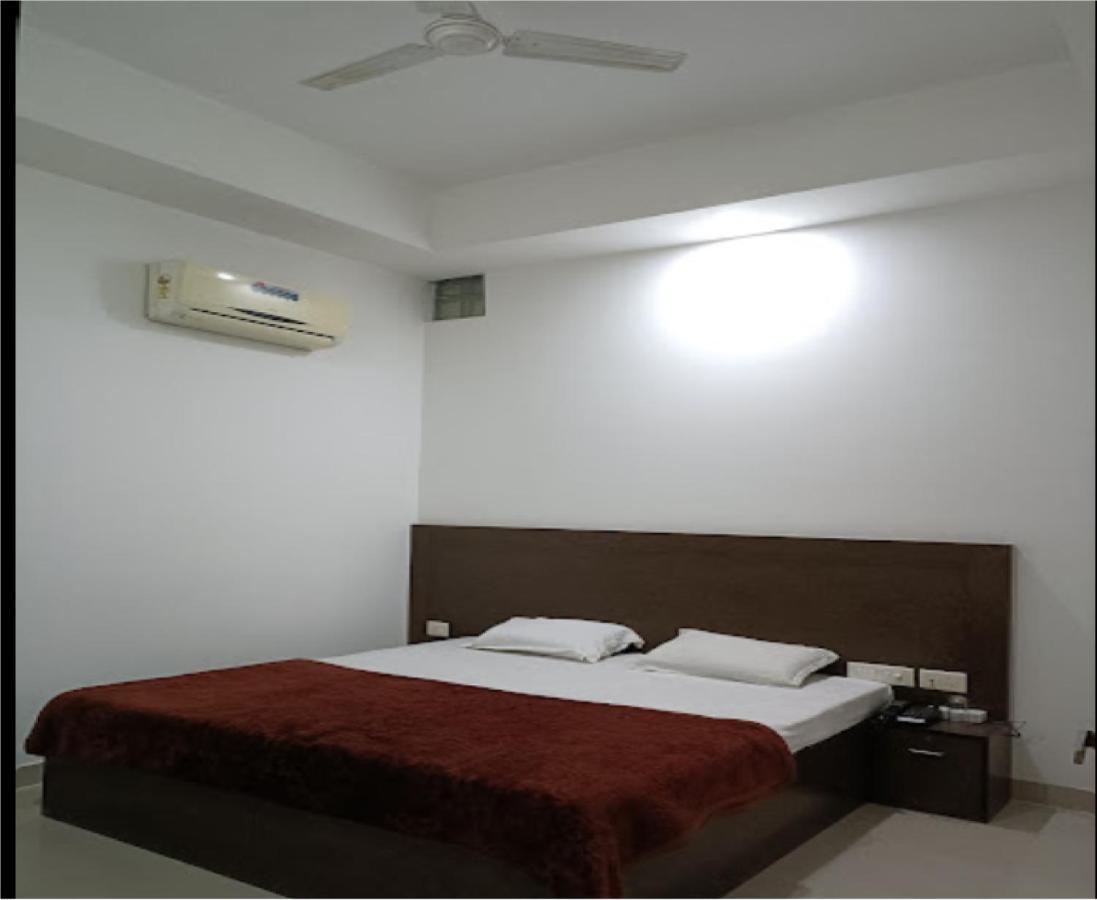 Supreme Guest House By Wb Inn Agra  Bagian luar foto